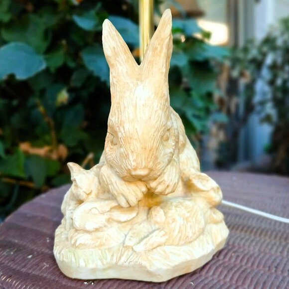 Adorable Mamma Bunny & 3 Baby Bunnies Carved Poly Resin Figurine Accent Lamp - Picture 5 of 6